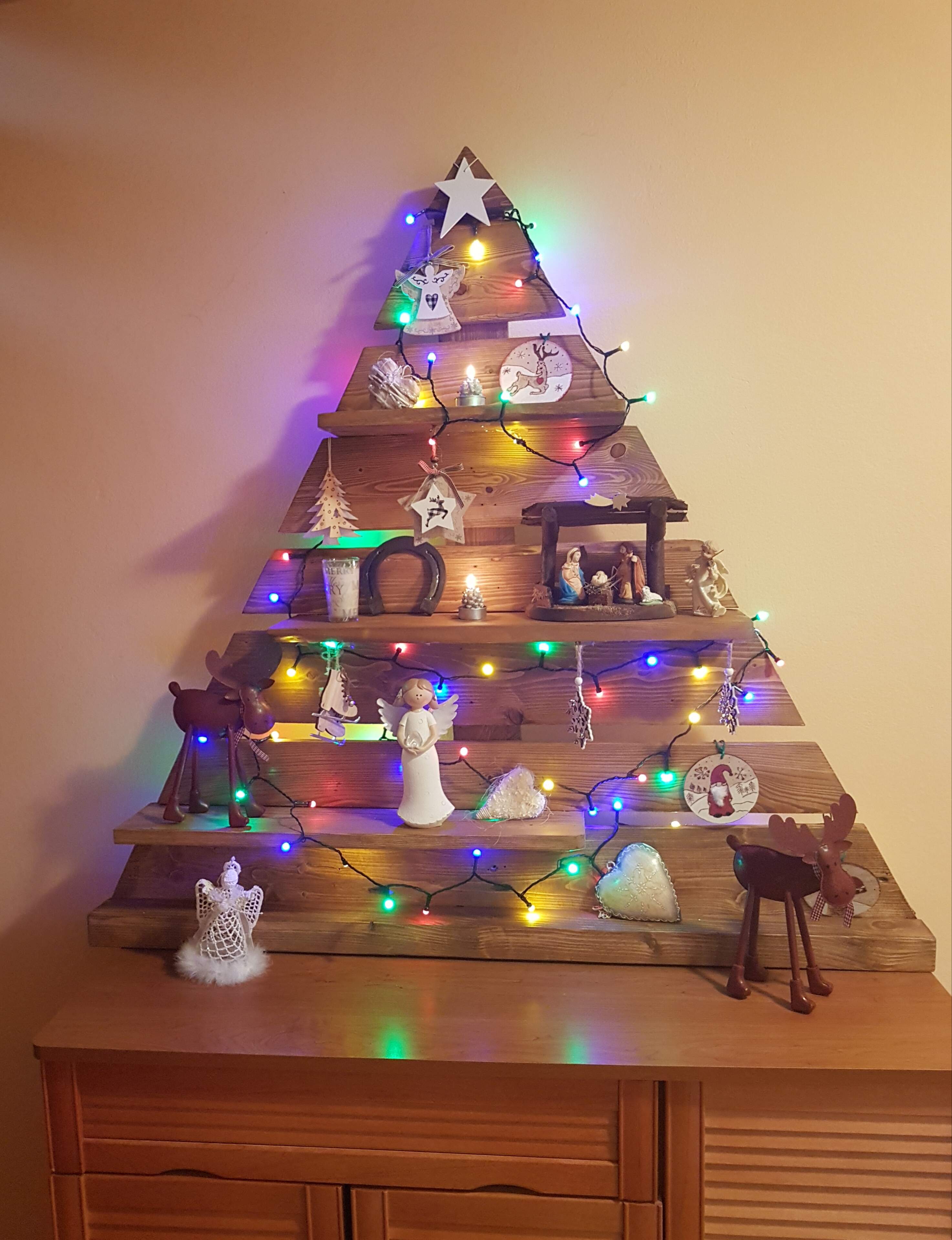 Drevený vianočný stromček