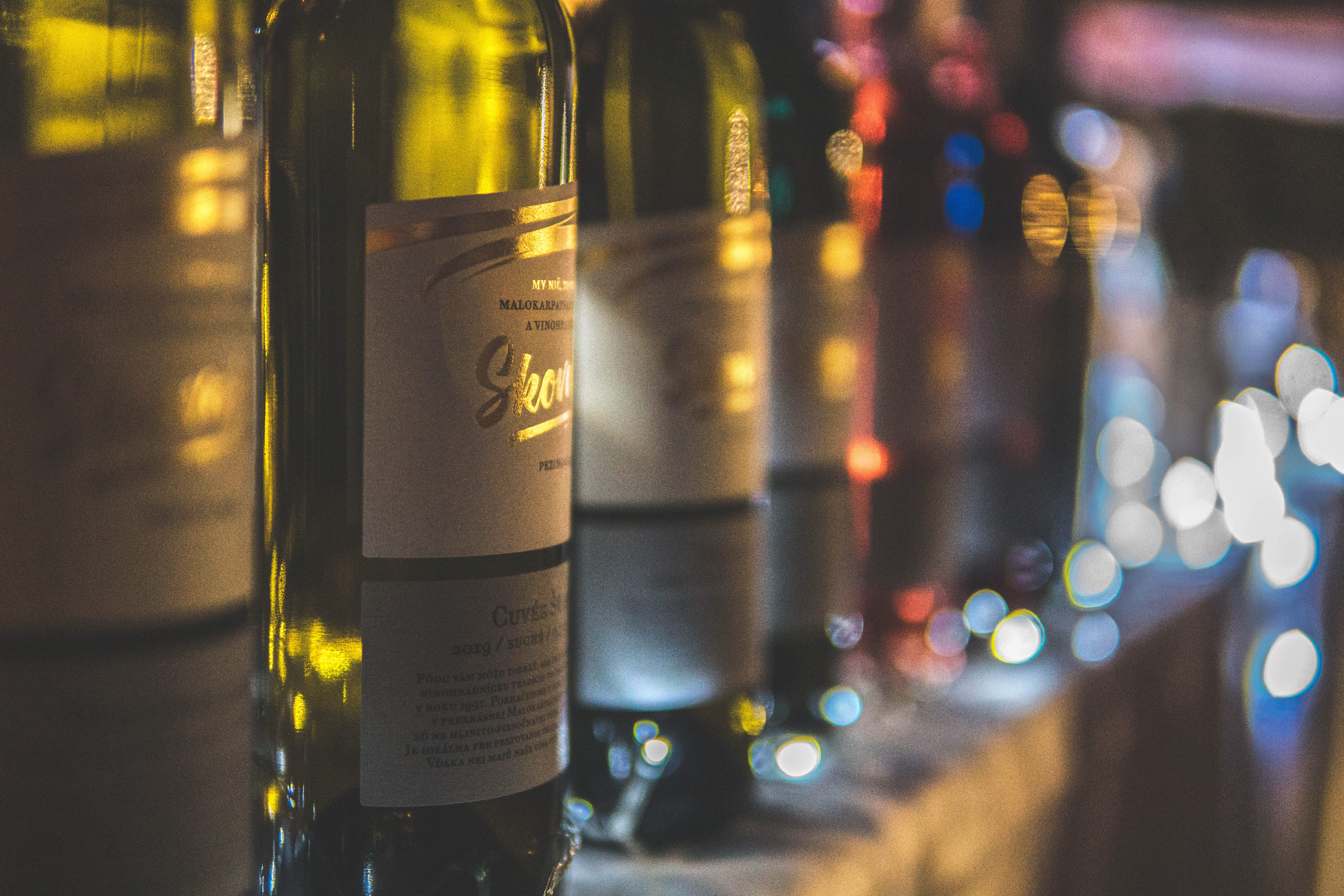 Neváhajte a príďte ochutnať naše vína počas otvorených viech alebo súkromnej degustácie s prehliadkou pivnice.