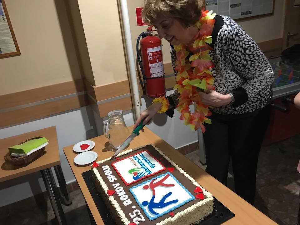 Torta  pri príležitosti 25. výročia AMS, prezidentka A. Lukovičová