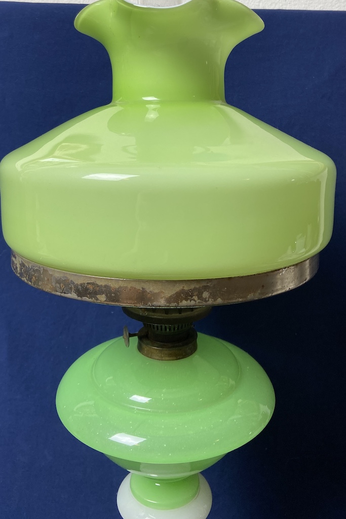 Stara petrolejová lampa s cylindrom V 65 cm