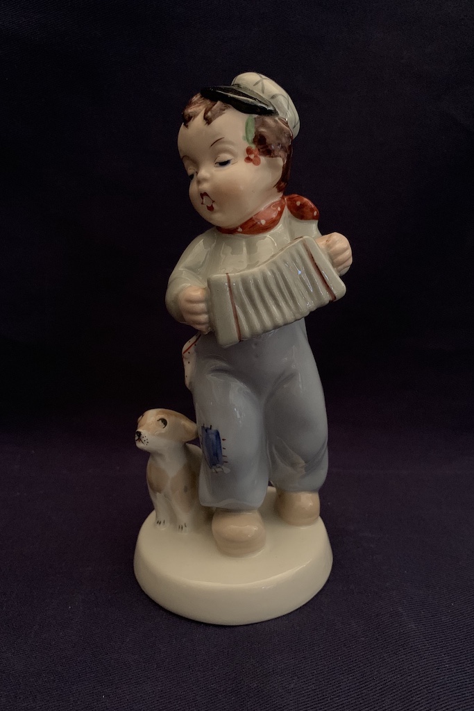 CHLAPEC s harmonikou a psom BOY with accordion and dog