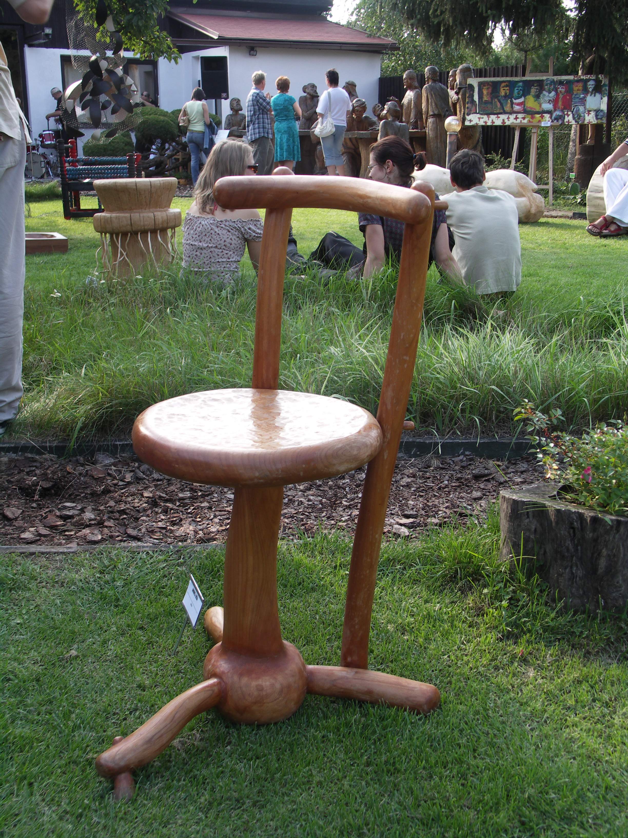 Stolička z čerešňového dreva
