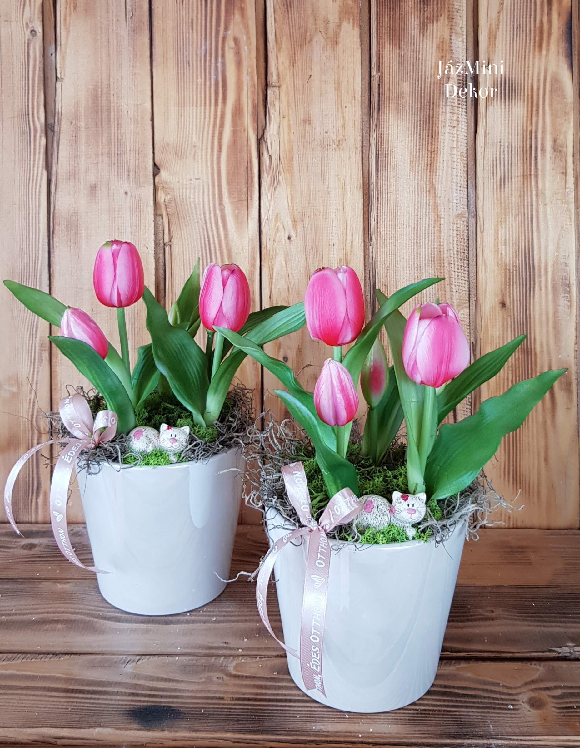 Élethű,locsolásmentes tulipános dekoráció gyöngyház kerámia kaspóban,cicával-pink