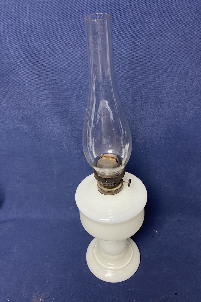 Stara stolová petrolejová lampa s cylindrom H48 sm