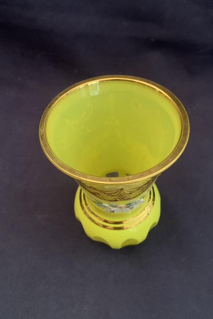 Vaza žlté sklo  Vasa yellow glass