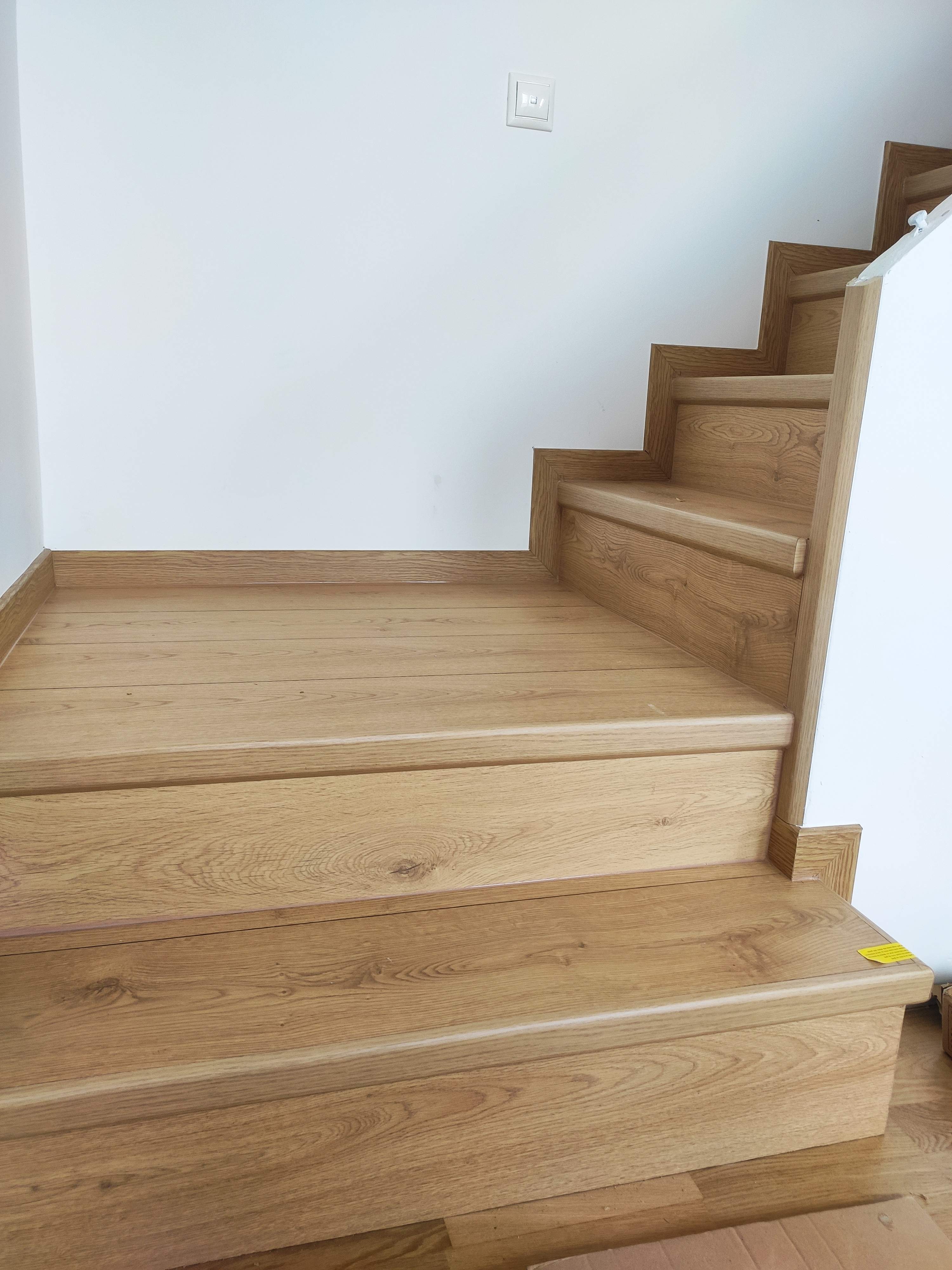 Quick Step (laminált padló) lépcső rendszer-A tökéletes megoldás gipszbeton lépcsők burkolására