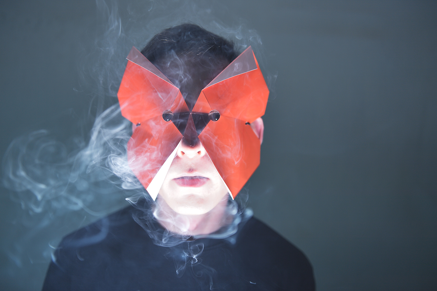Masky jsou zušlechtěny pomocí speciální technologie nanášaní laku.