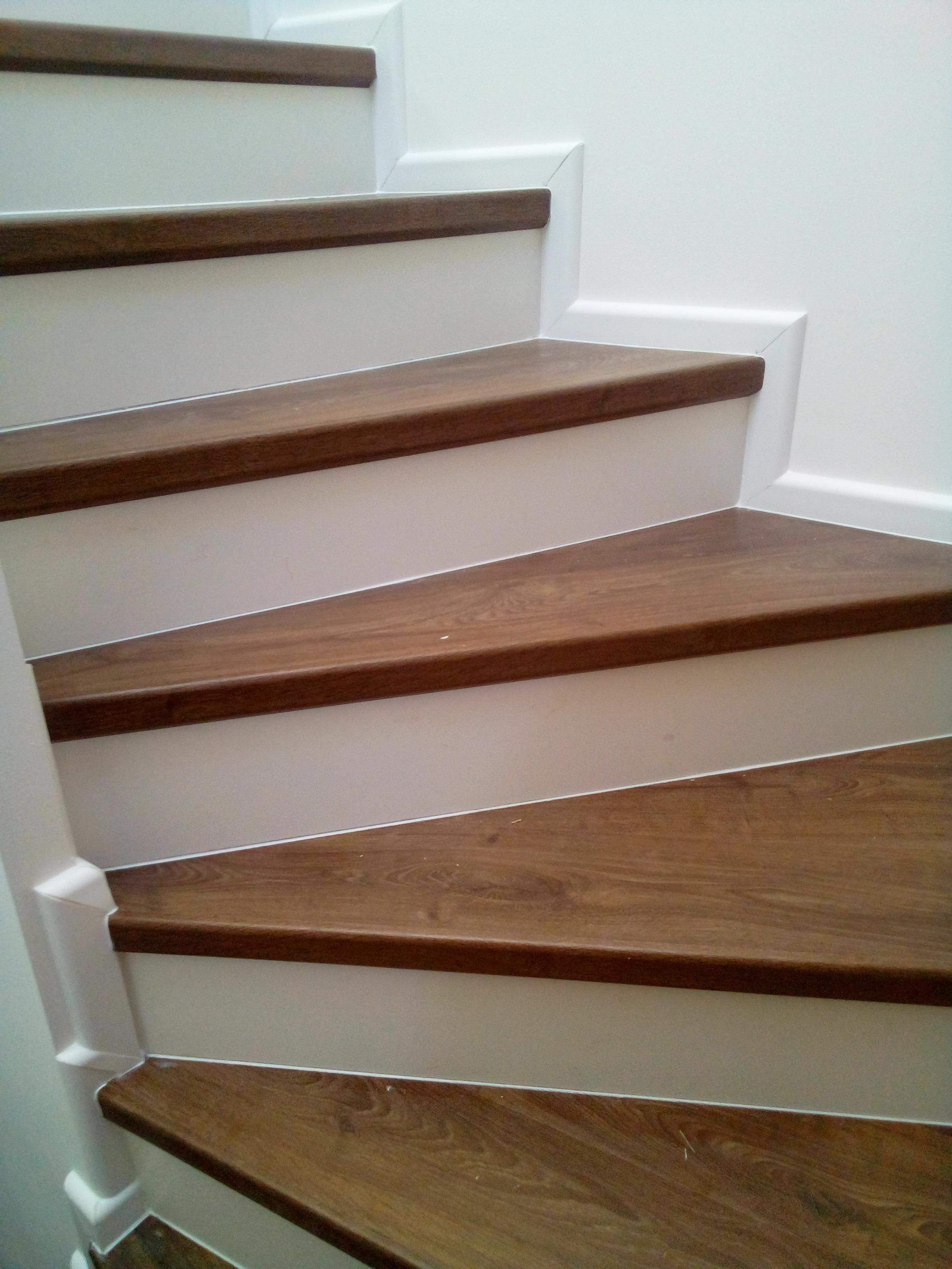 Quick Step laminált padló (lépcső) rendszer: új gipsz- beton lépcső kapta.