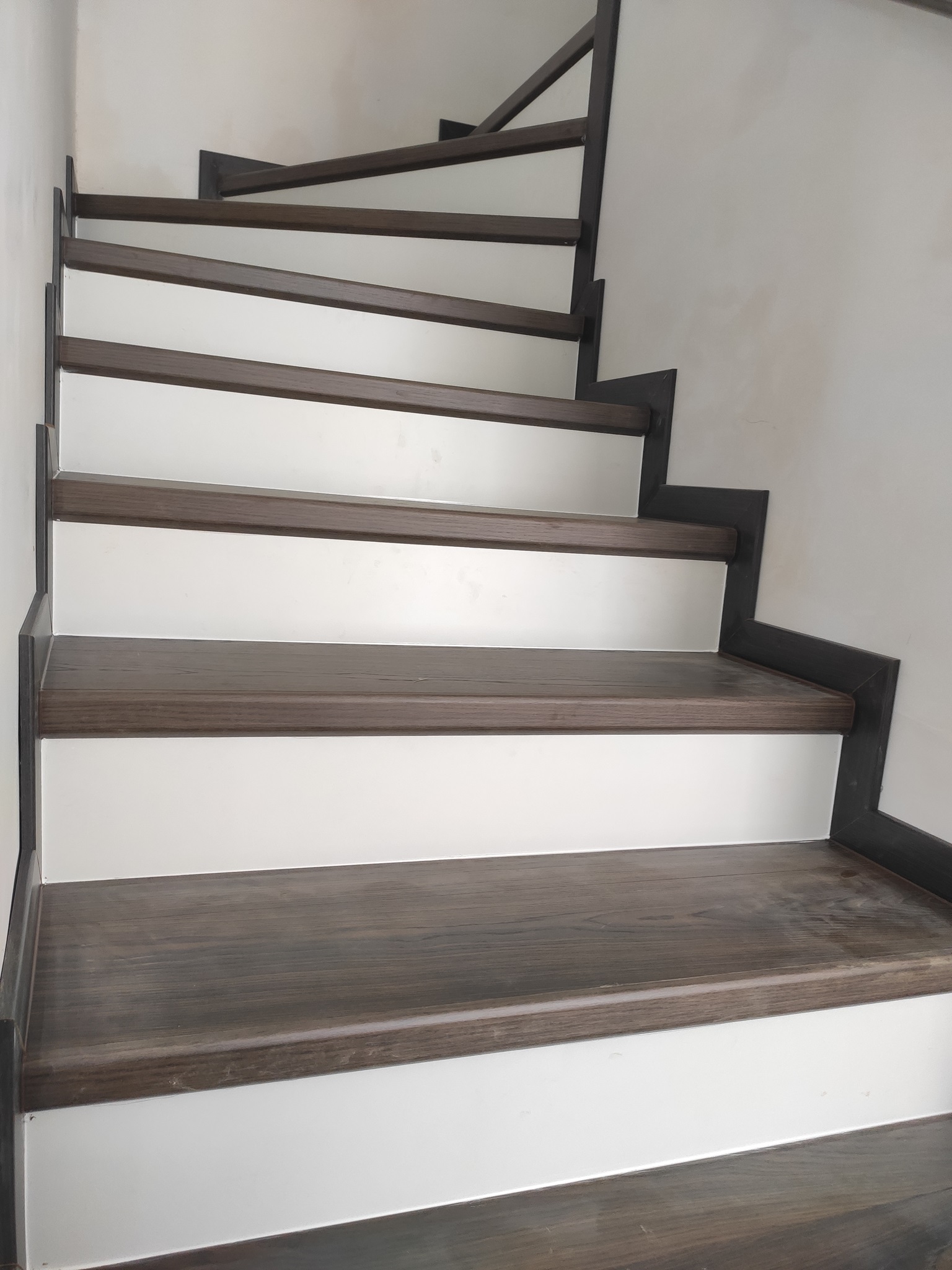 Quick Step padló burkolatú, beltéri lépcső. A Stílus és Funkció Kombinációja.