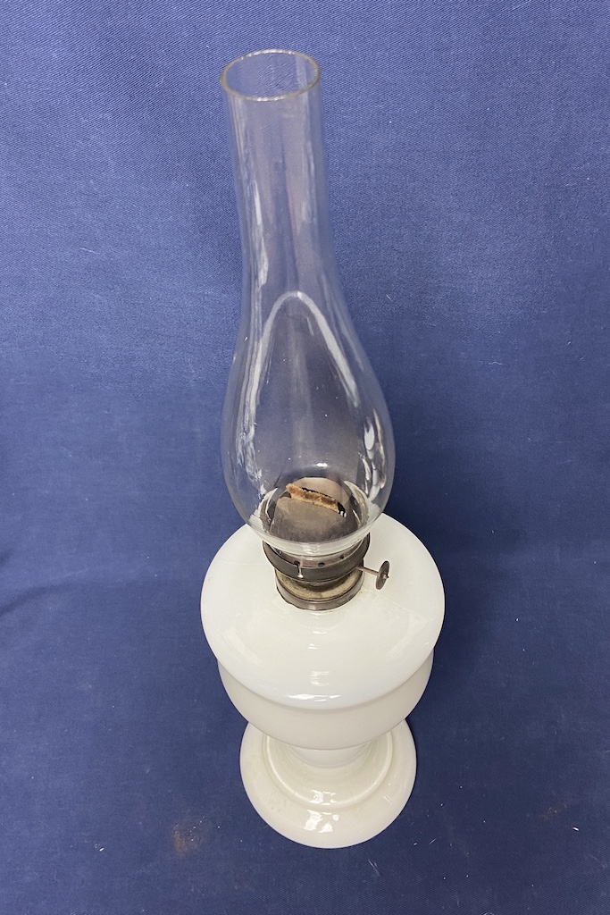 Stara stolová petrolejová lampa s cylindrom H-46 sm