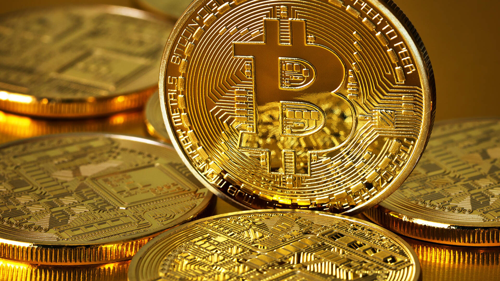 Bitcoin a kryptomeny prichádzajú medzi bežných ľudí a začínajú sa stávať mainstreamovou záležitosťou. Je neskoro investovať do Bitcoinu a ostatných kryptomien?