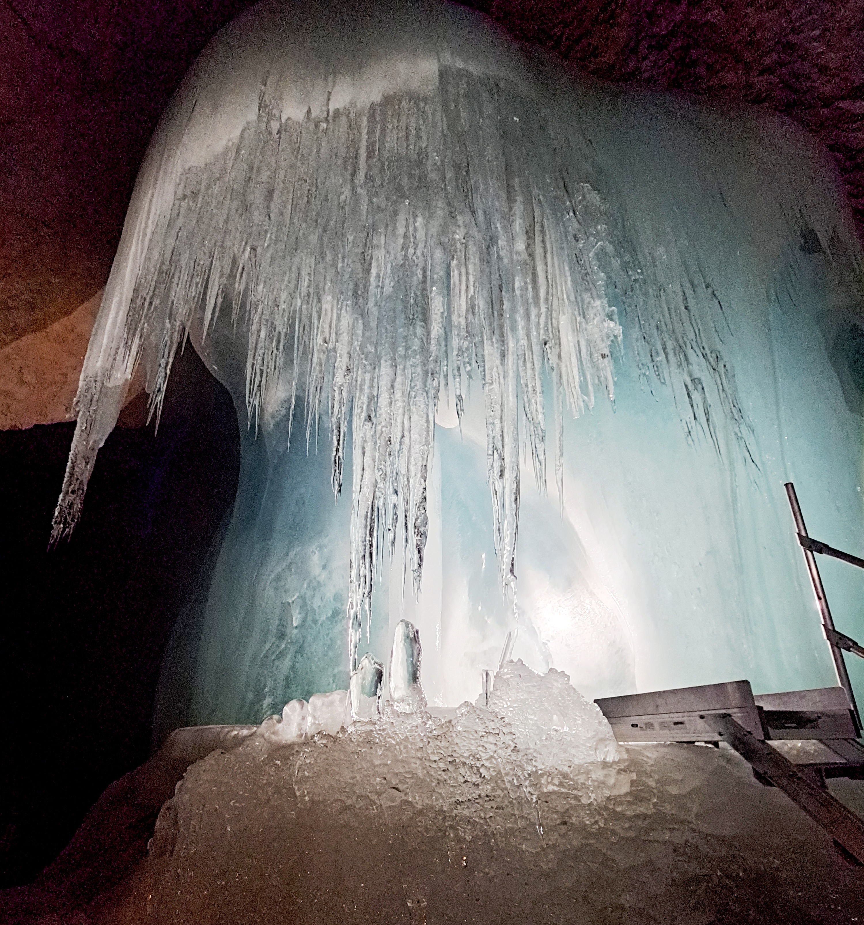 Eisriesenwelt-najväčšia ľadová jaskyňa na svete