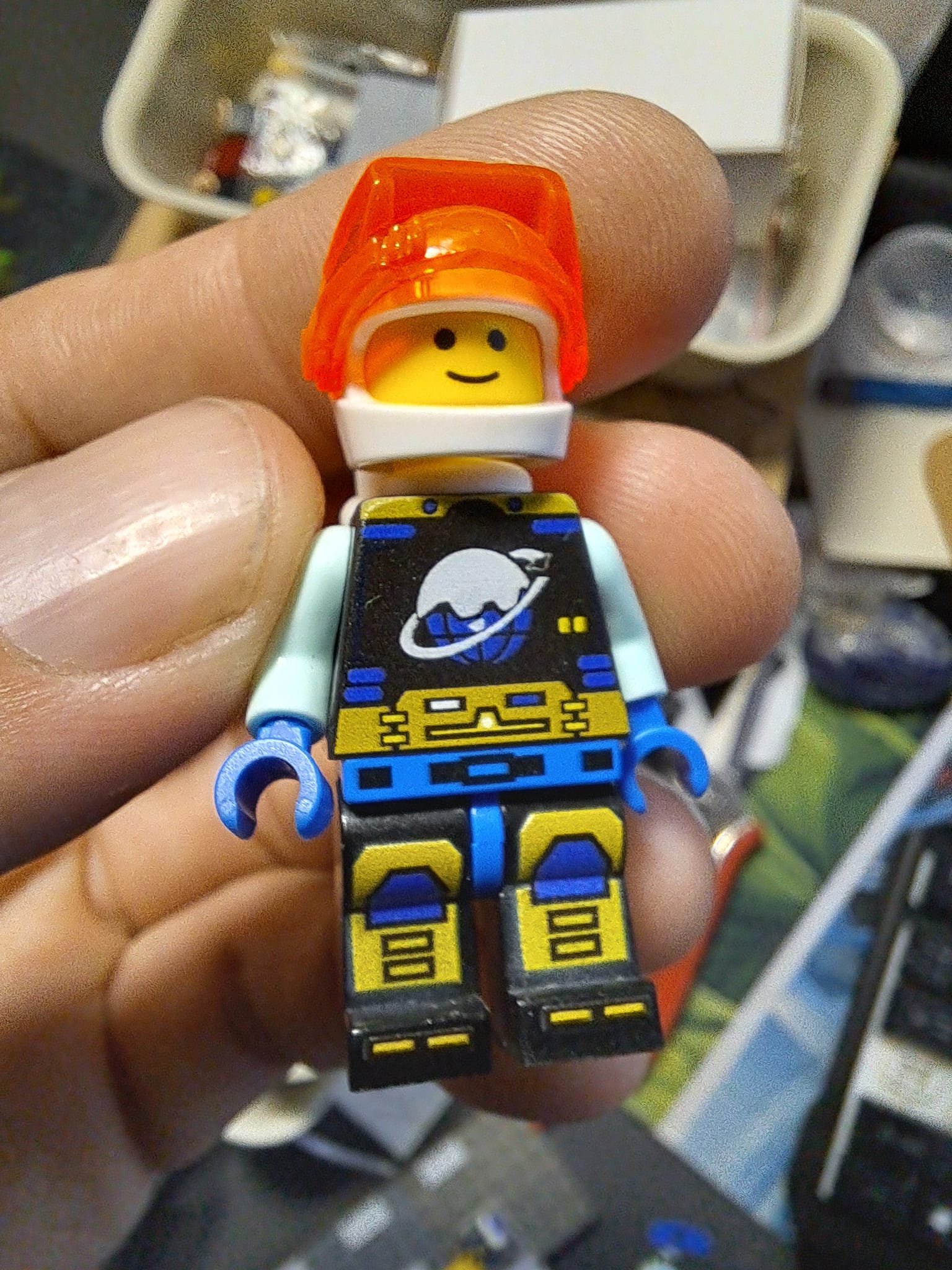 CUSTOM MINIFIGURE 7 - ICE PLANET COLONIST