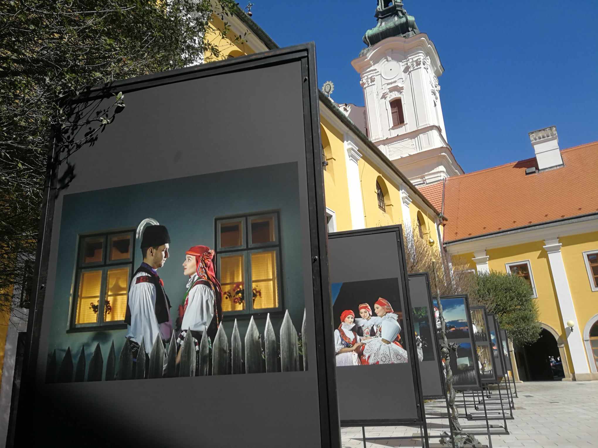 Výstava projektu Magické město Uherské Hradiště na nádvoří Reduty