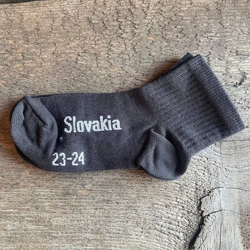 Športové elastické ponožky stredne vysoké - Slovakia tmavošedé