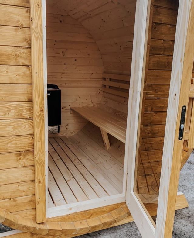 Interiér vonkajšej sudovej sauny 4