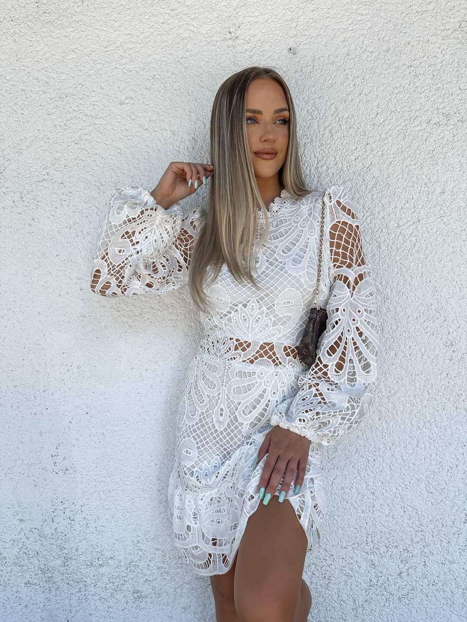 Biele čipkované šaty ROWILA