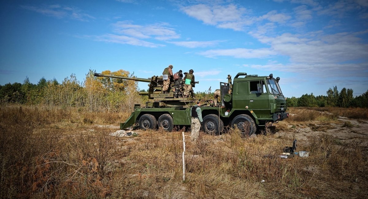 UKRAINE: Unusual czech-made "gun-truck" equipped with late 1940s' KS-19 soviet anti-aircraft gun