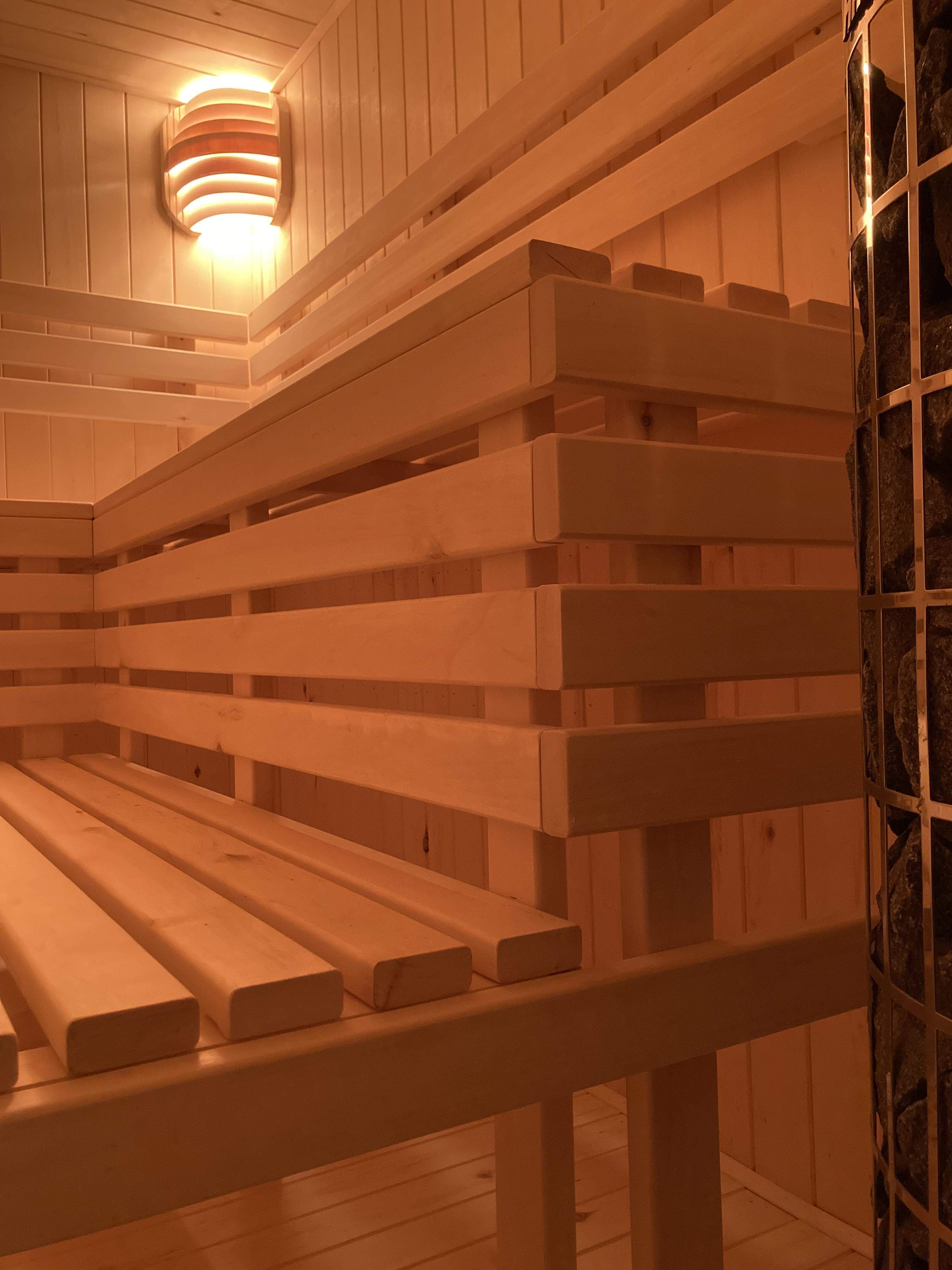 Drevená sauna na mieru, výraz luxusu a komfortu.
