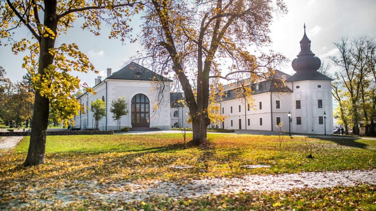 Objavte s nami 6 prekrásnych slovenských kaštieľov, kde sa môžete aj ubytovať