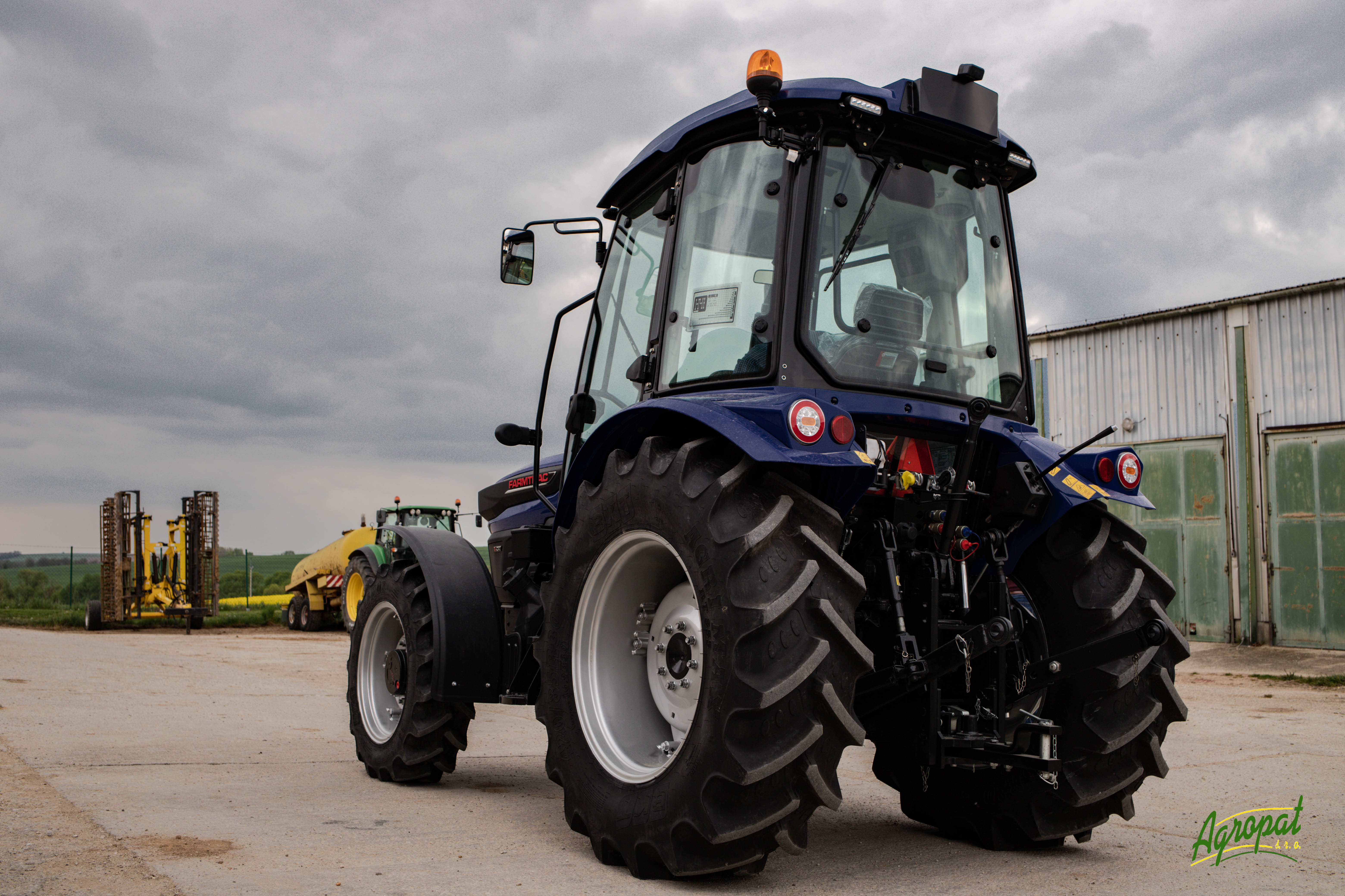 traktor Farmtrac 6075 55,9 kW