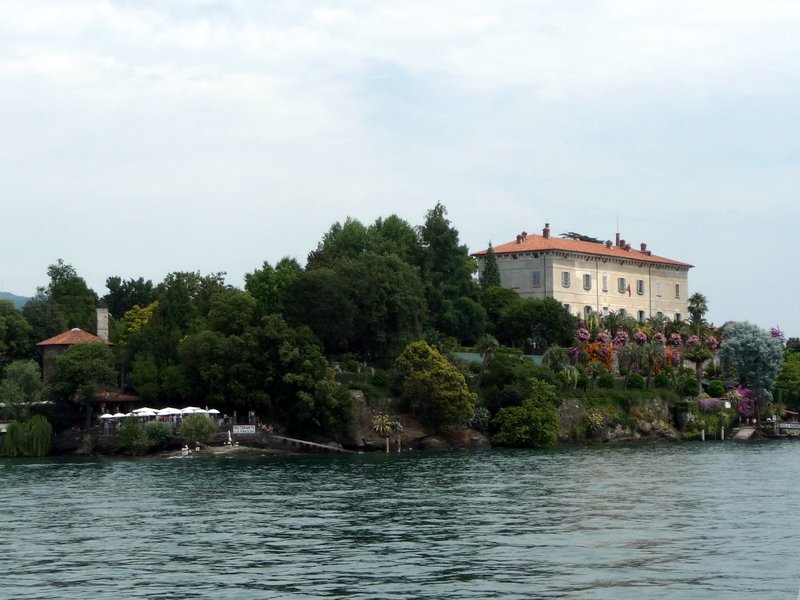 Pohľad na ostrov z lode/ A view from the boat towards the isle