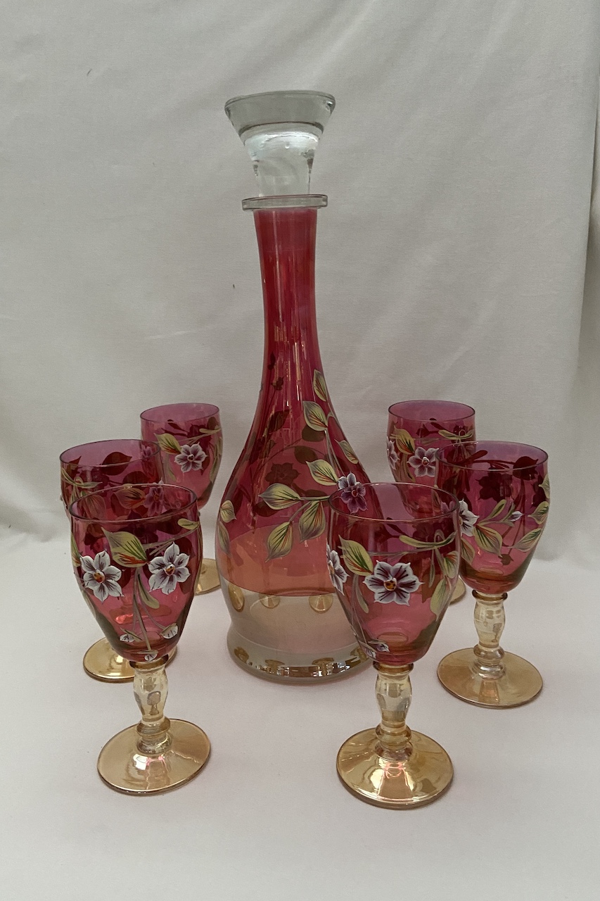 Sada Karafa a poháre na stopke Set of a carafe and glasses