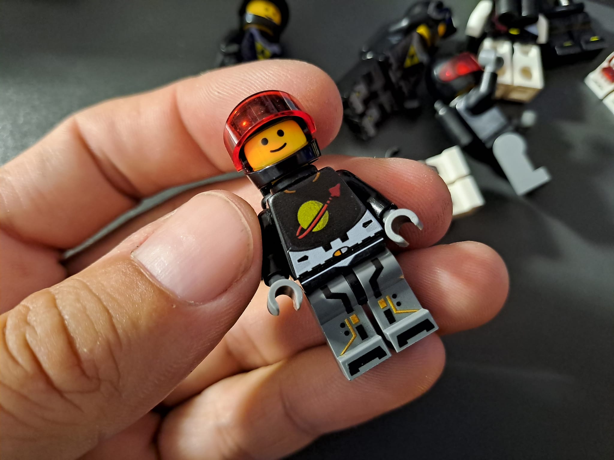 CUSTOM MINIFIGURE 6 - CLASSIC SPACE CITIZEN (version 2)