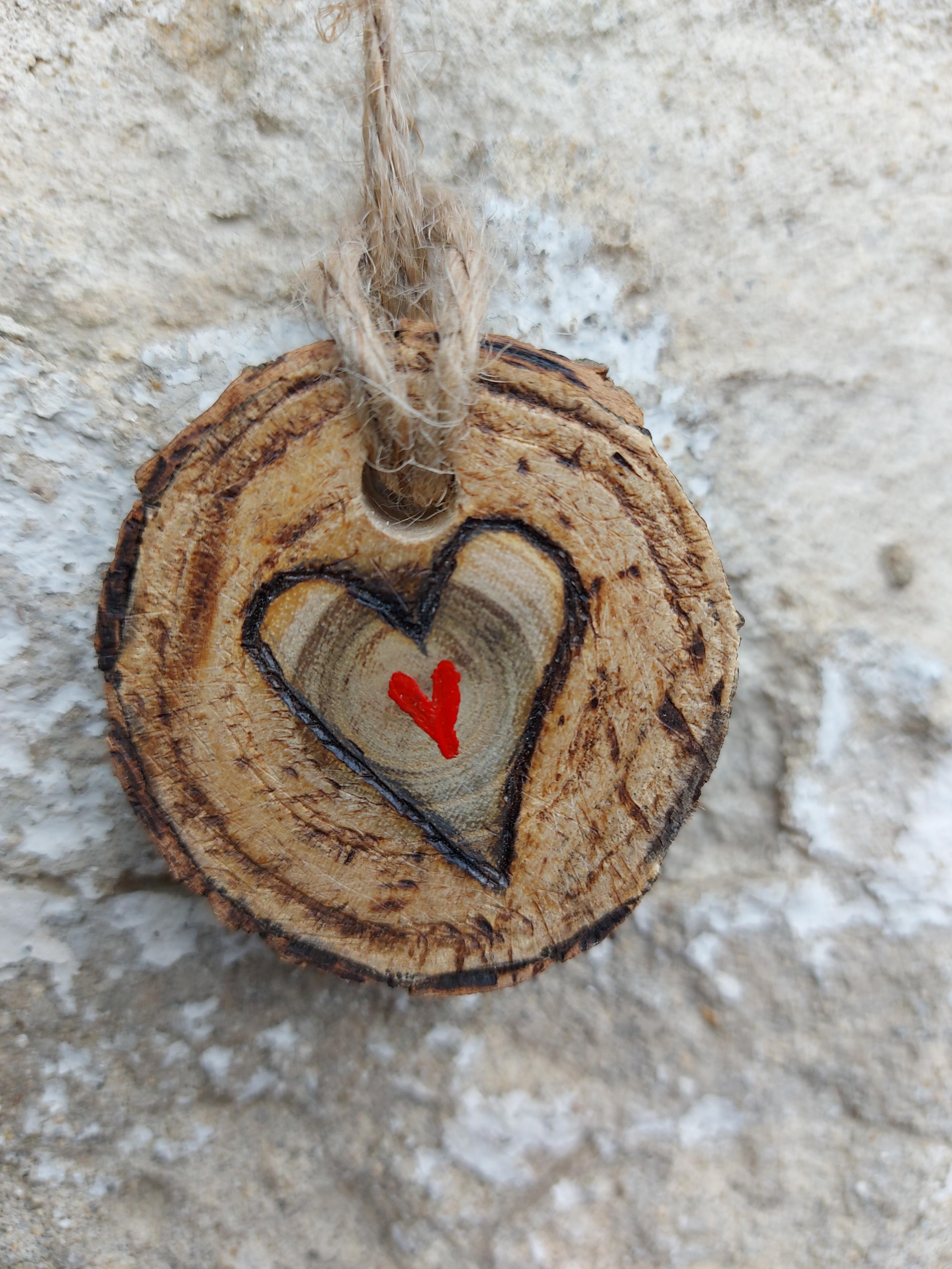 Ozdoba na dreve Valentín, maľovaná - srdce v srdci
