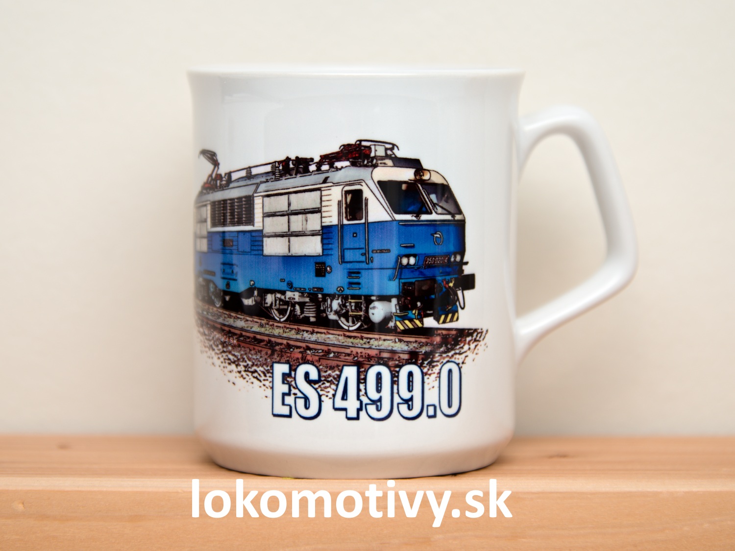 Elegantný porcelánový pohár s lokomotívou Gorila ES499.0