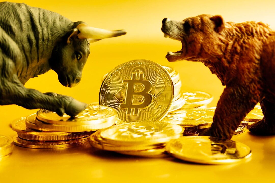 Bitcoin sa vrátil nad 60 000 dolárov, ale medvede ešte nemuseli povedať posledné slovo.