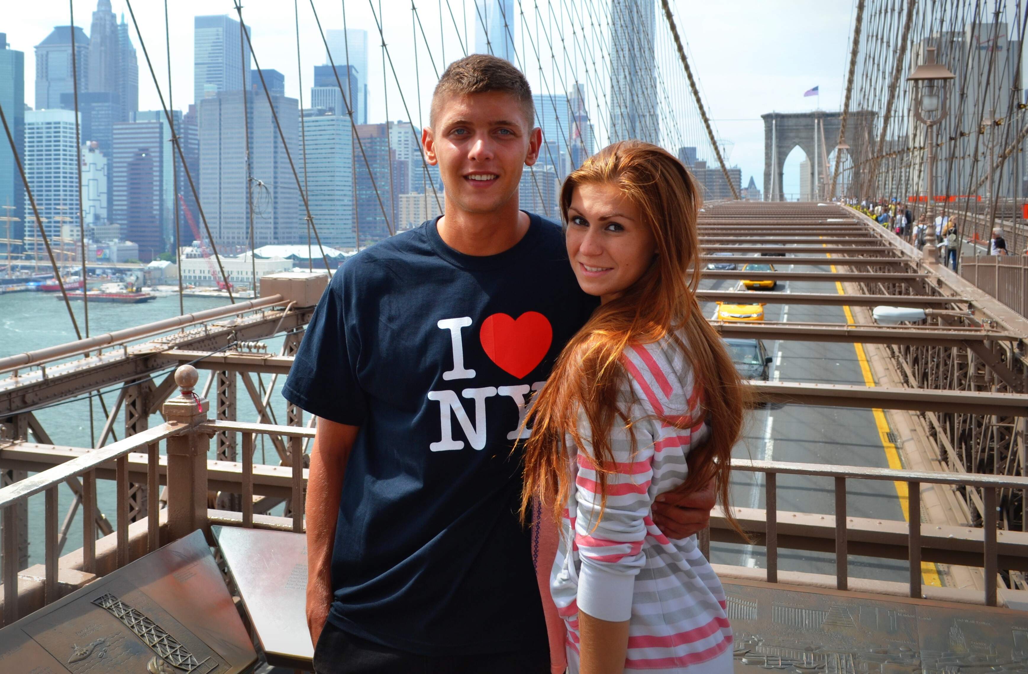 Mladý pár na dovolenke v New Yorku