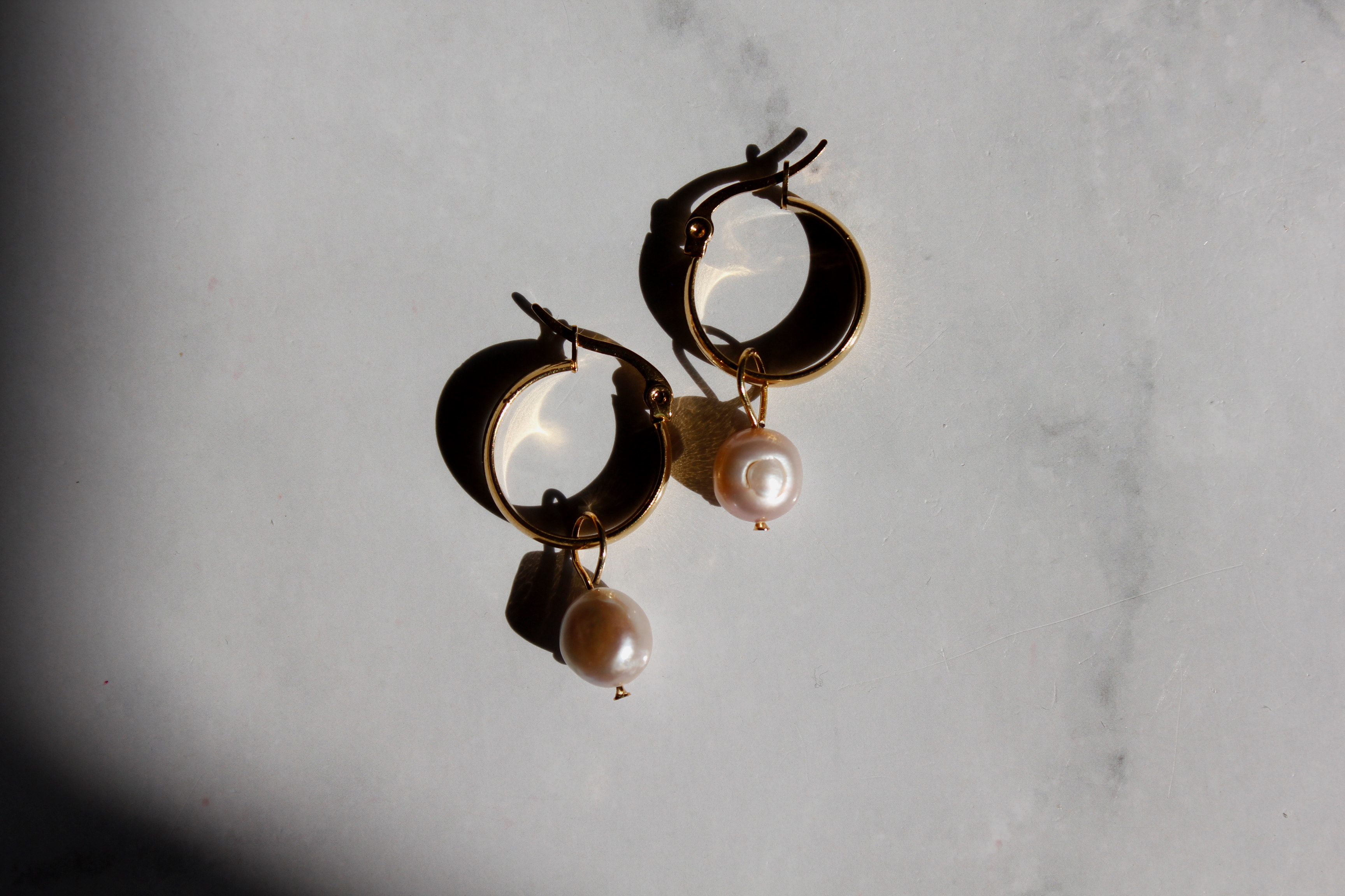 Kruhové perlové náušnice (zlaté)