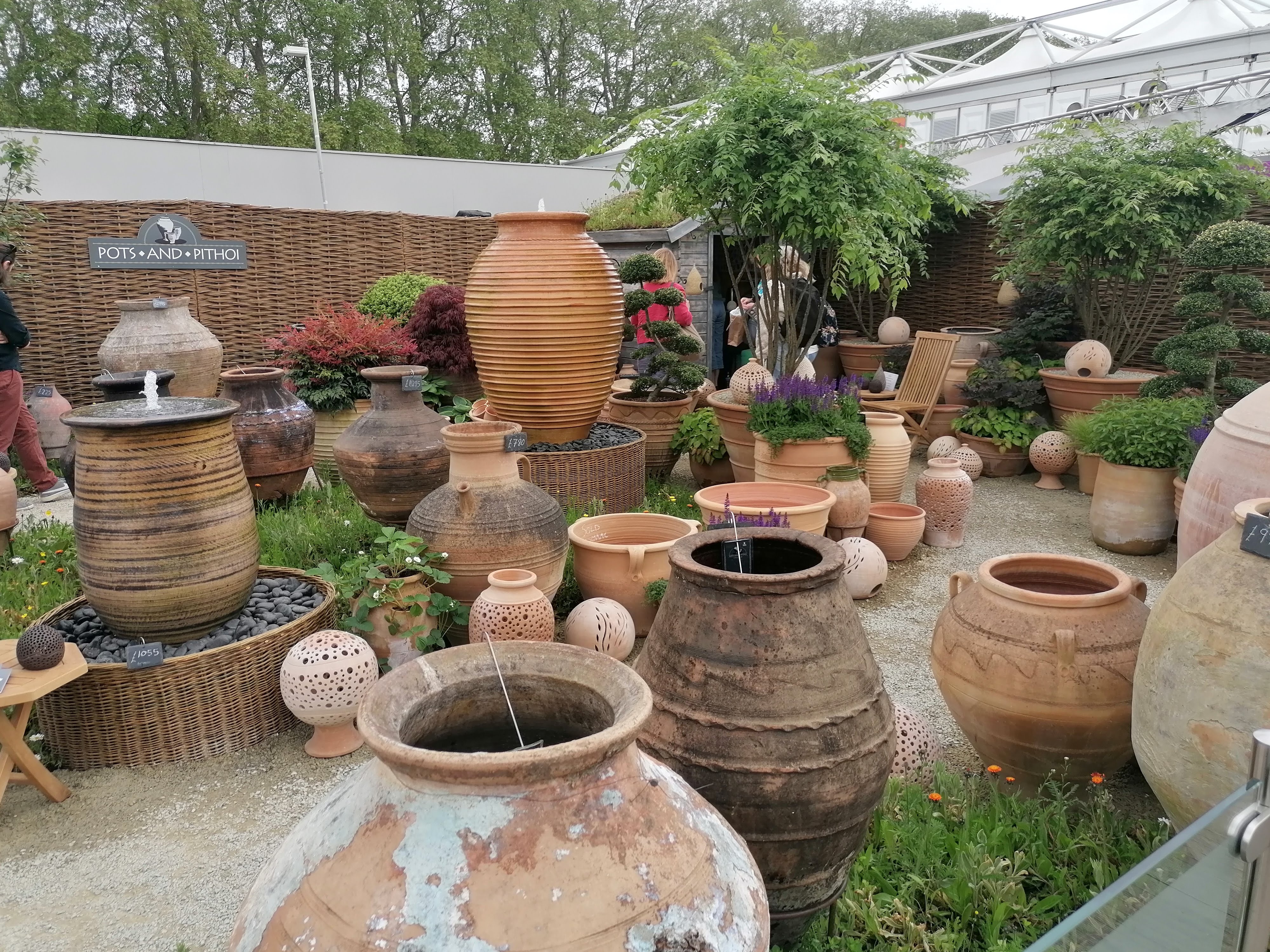 Pots and Pithoi - keramické kvetináče a urny