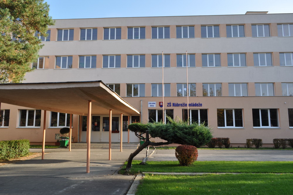Základná škola - Nábrežie mládeže 5, Nitra