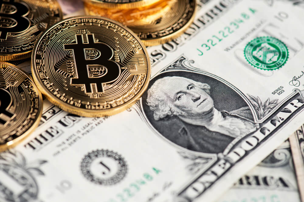 Bitcoin „podkopáva dolár“