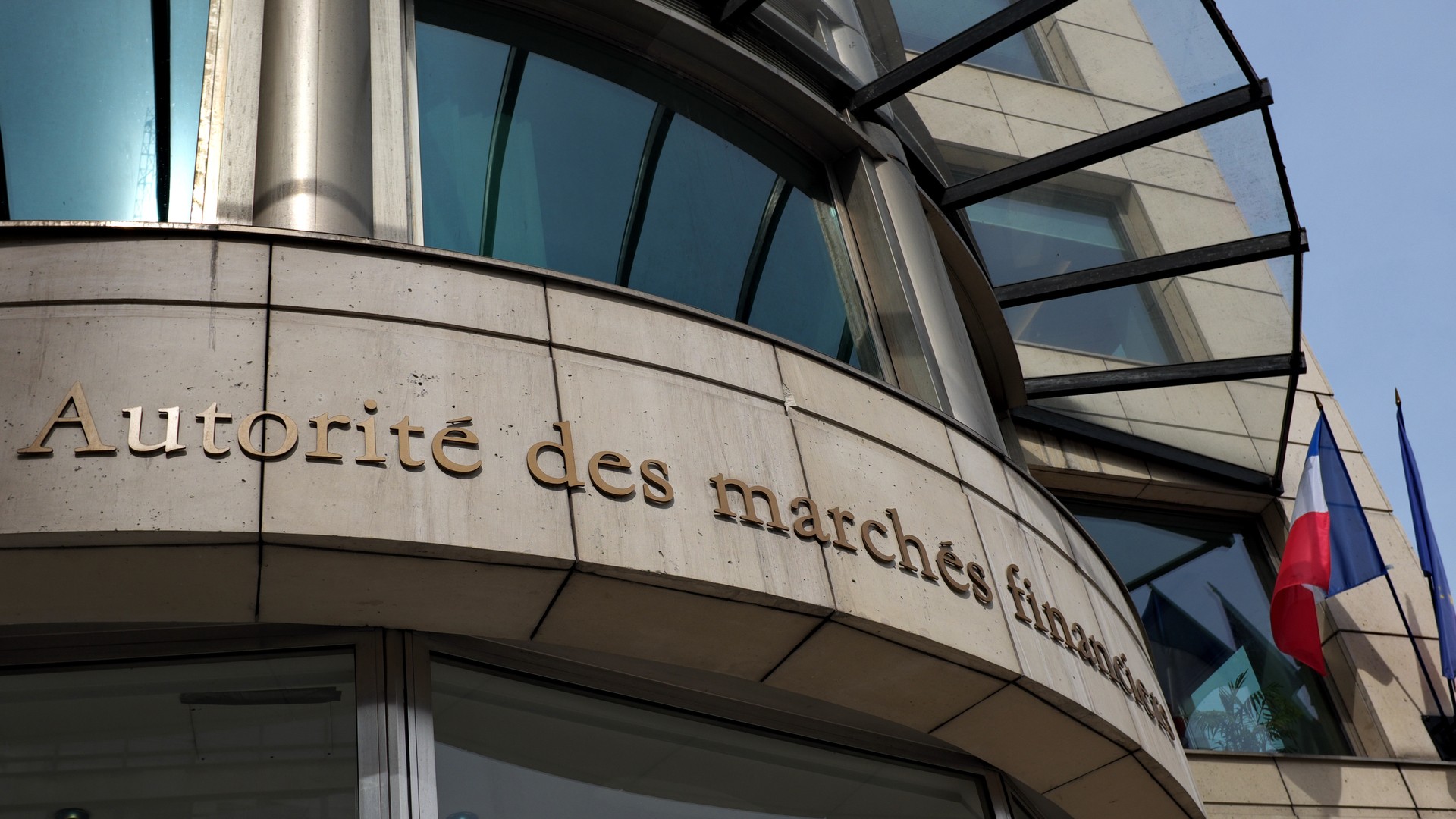 Francúzsky finančný úrad AMF zverejnil návrhy na reguláciu kryptomien