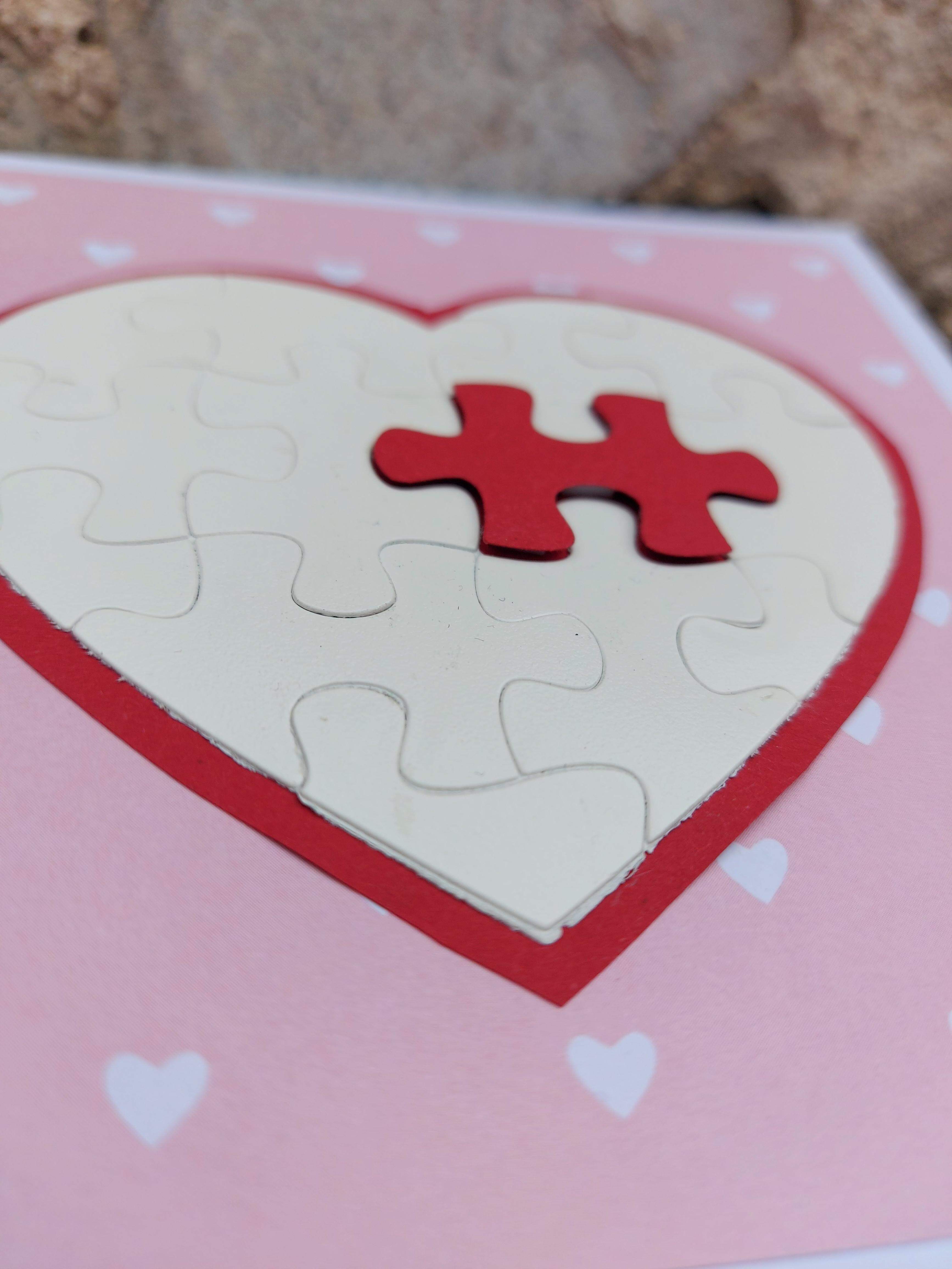 Valentínska pohľadnica - puzzle srdce