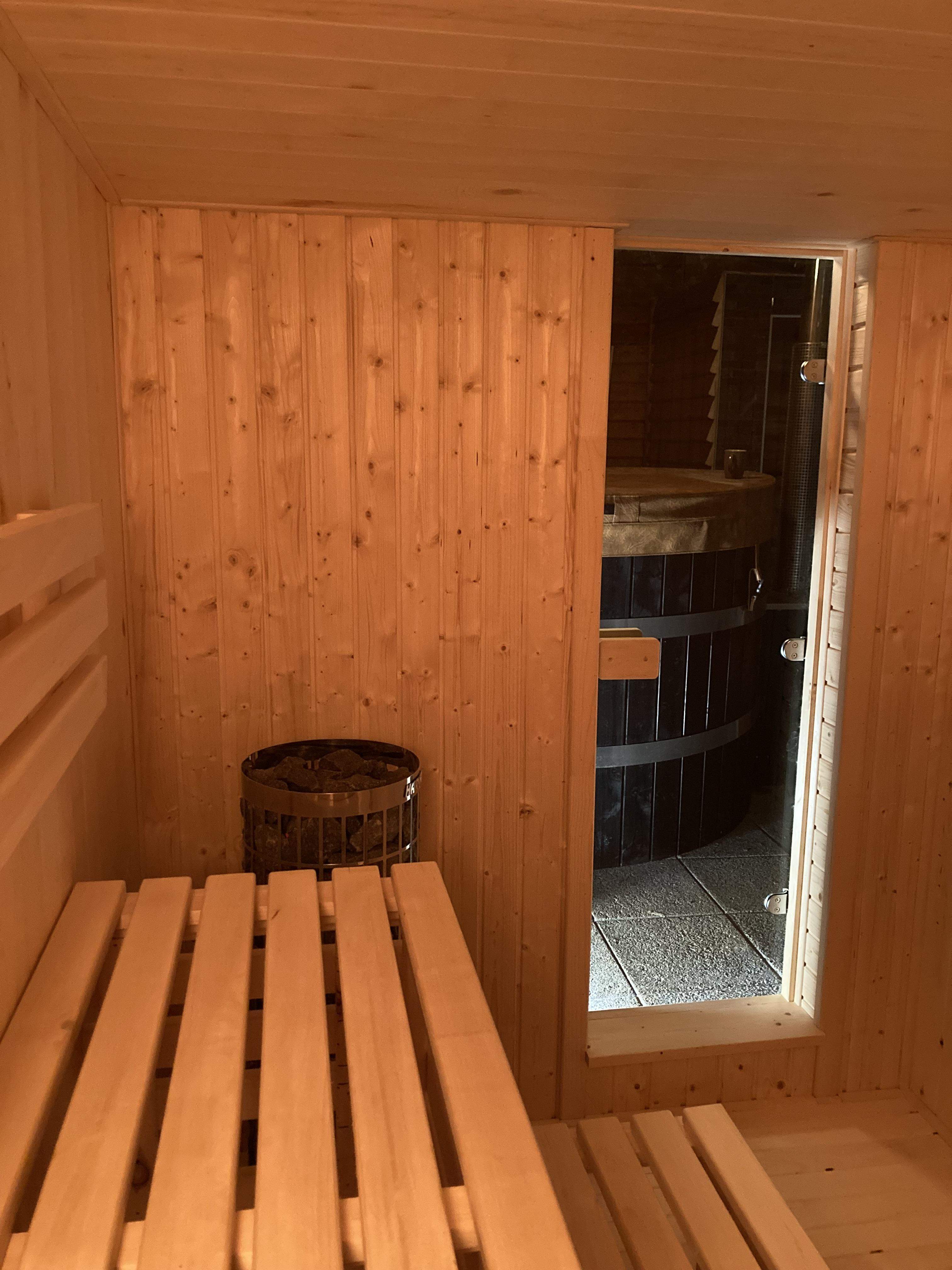 Detail kvalitnej dreviny v drevenej saune na mieru.