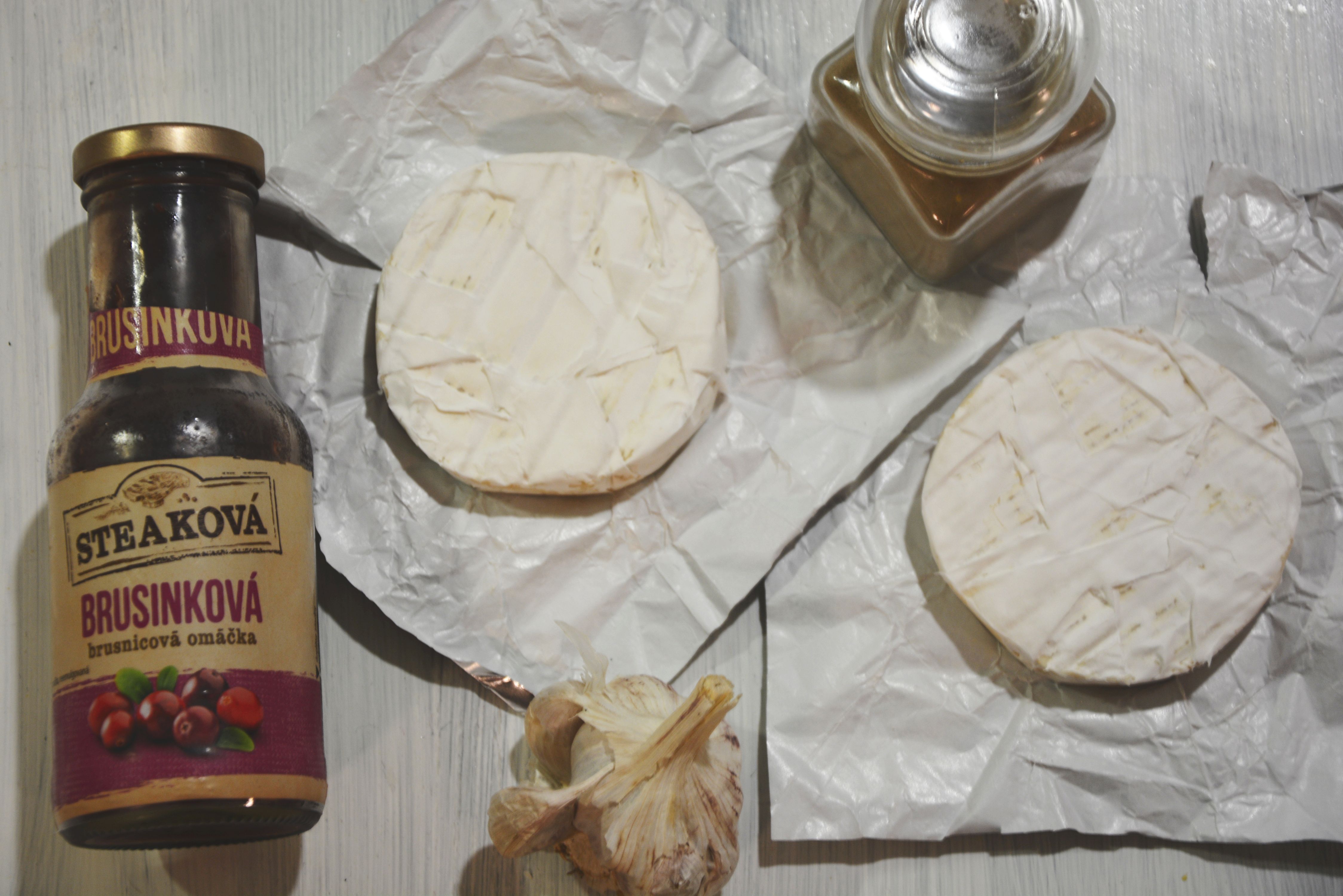Recept: Grilovaný syr Encián (Camembert) na panvici s brusnicovou omáčkou
