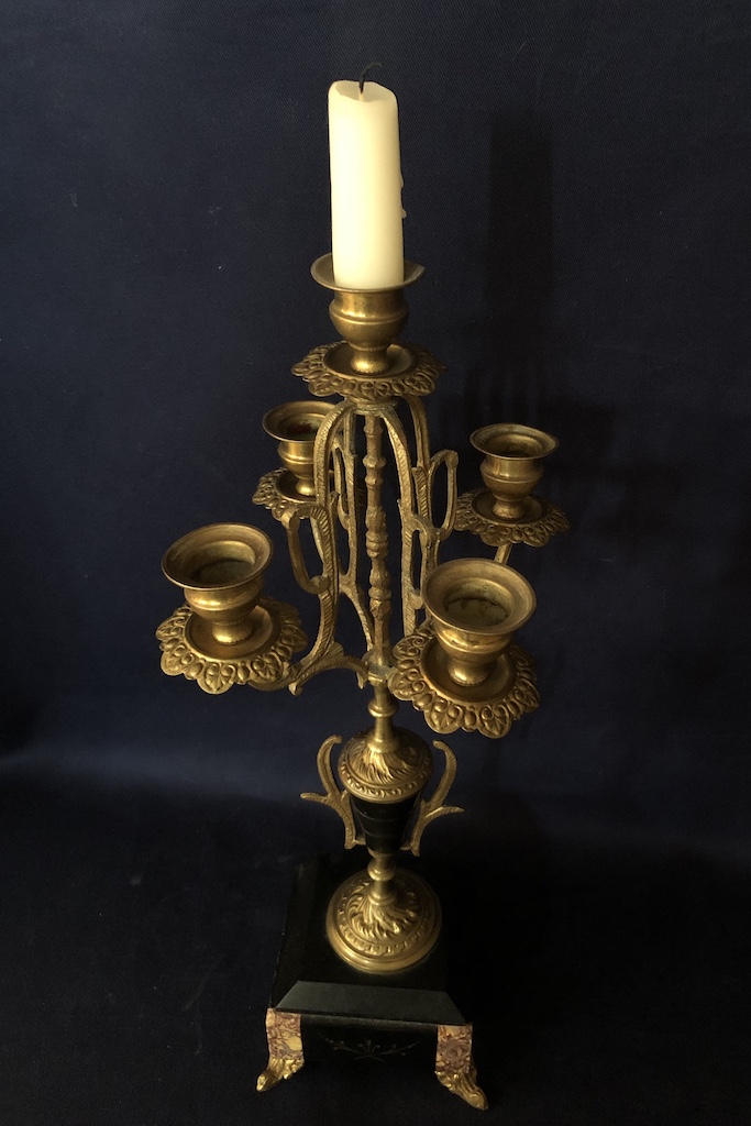 Hodiny so svietnikmi Mantel clock with candlesticks
