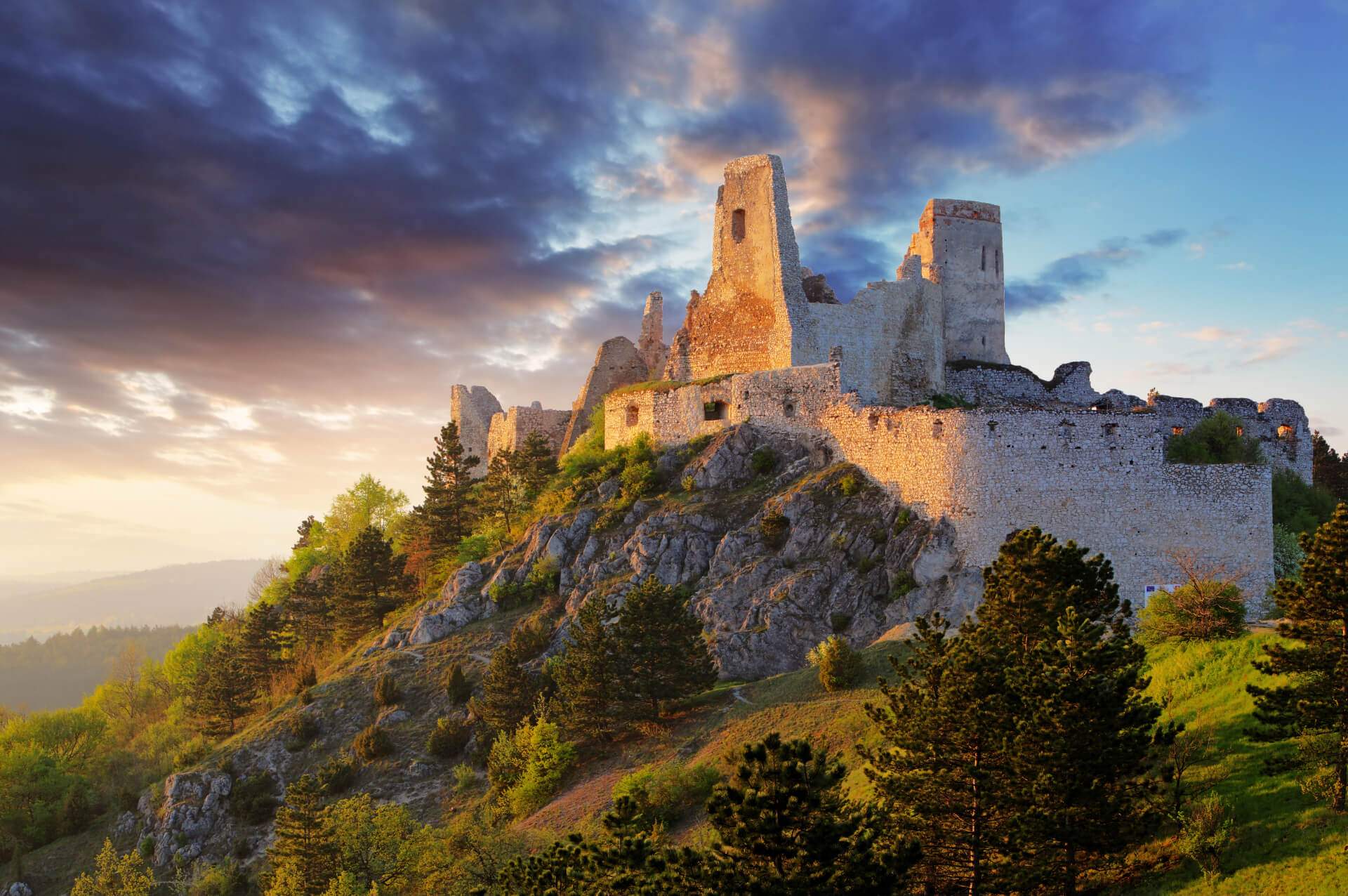 Najkrajšie hrady a zámky na Slovensku
