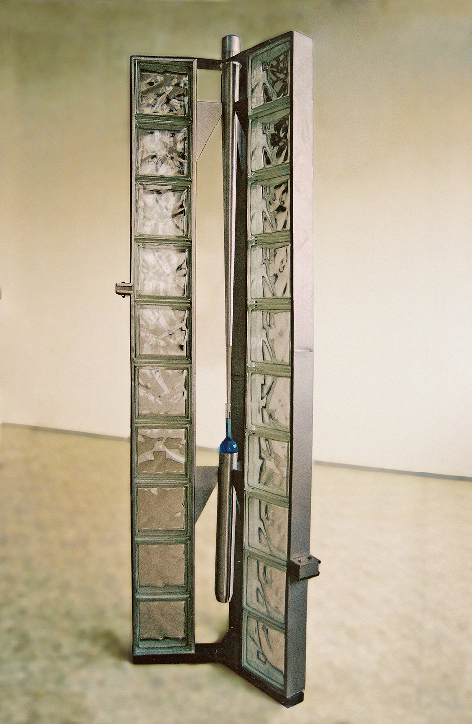 technique: steel, glass, liquid, light : 60 x 60 x 200 cm year: 2001