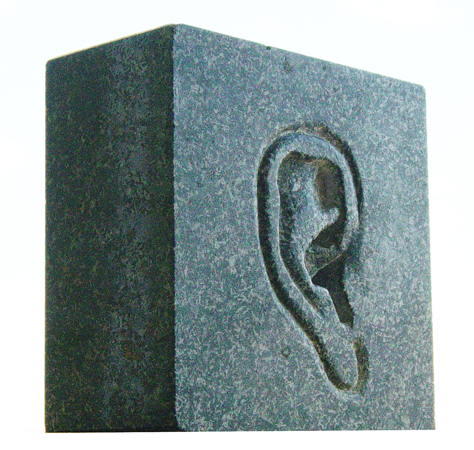 technique: granite: 12 x 12 x 6 cm year: 2000